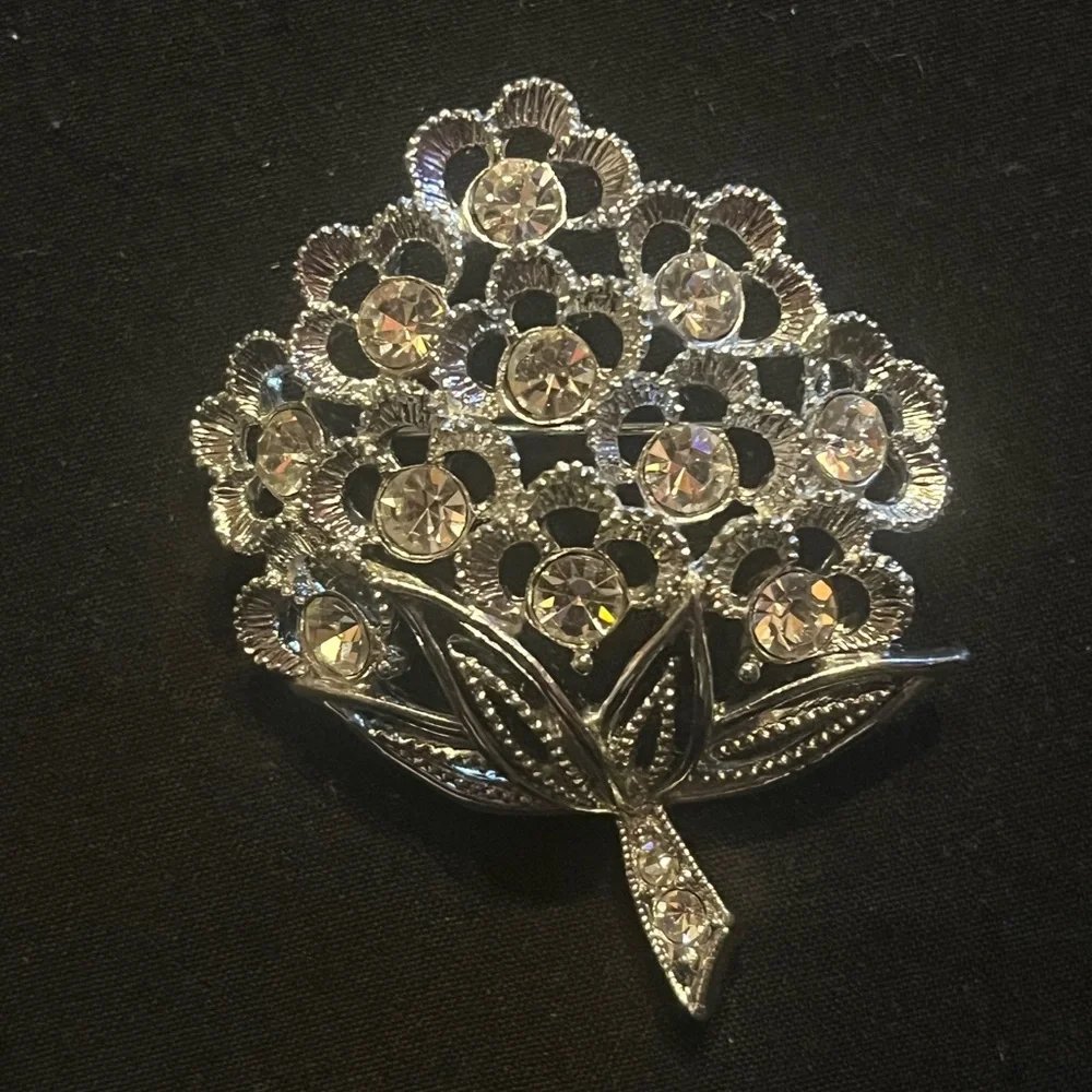 Vintage Silver Tone Floral Bouquet Brooch Sarah Coventry “Sparkle Lites”